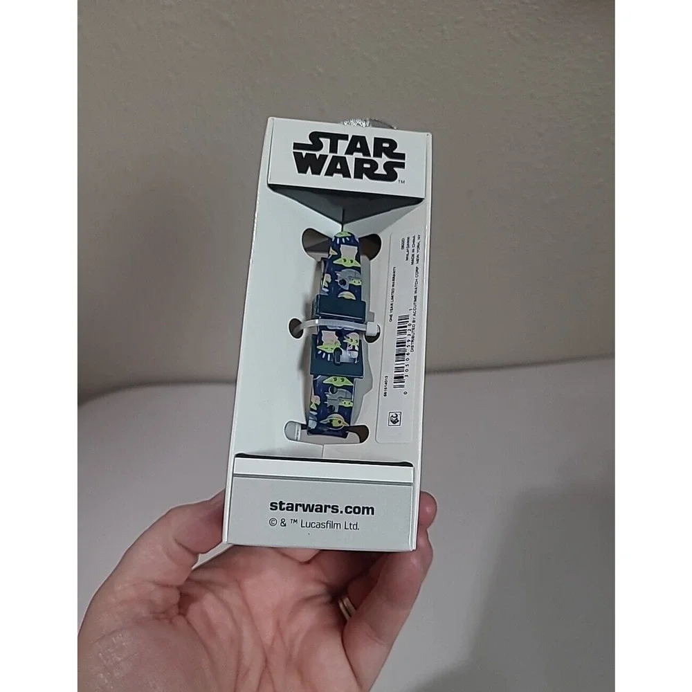 NIB Star Wars Disney Mandalorian Baby Yoda Kids Digital Flashing LCD‎ Watch